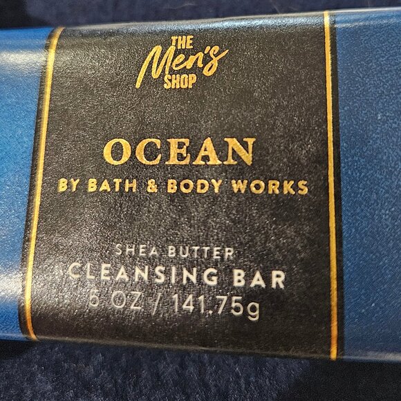 Ocean Aroma Bed and Bath Combo for a Man - Picture 3 of 9
